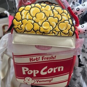 NWT D23 EL CAPITOON COLLECTER LOUNGEFLY